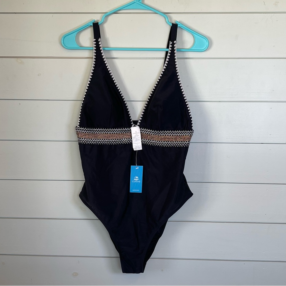 Cupshe one piece black swimming suit women’s size large NWT